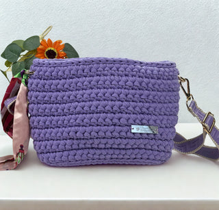 Bolso de mano Arwen morado con llavero