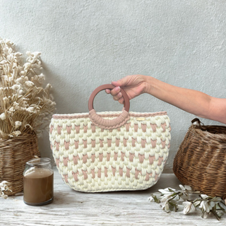 The Winnie – Handmade Crochet Shoulder/Hand Bag in Vanilla & Caramel